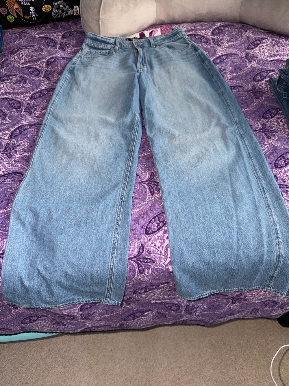 Hollister Women’s Ultra High Rise Lightweight Light Vintage Baggy Wide Leg Jeans